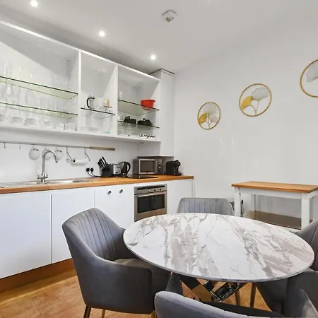 Cozy Flat Near Kensington Palace